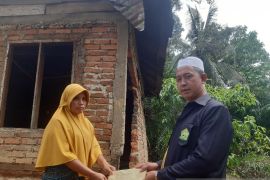 Ketua BSPPL santuni korban bencana alam banjir di Desa Janjilobi