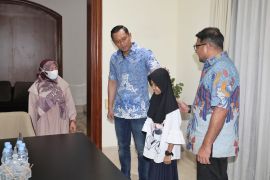 Riefky Harsya bantu bocah bocor jantung Berobat ke jakarta