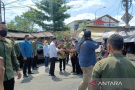Presiden Jokowi sebut harga cabai naik saat kunjungi Pasar Baleendah