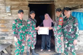 Jelang Ramadhan, Pamtas Yonif 645 bagikan sembako untuk warga perbatasan