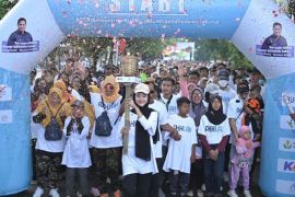 Ribuan warga ikuti jalan sehat Bersama BUMN yang digelar Pupuk Indonesia