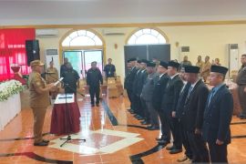 Penjabat Gubernur lantik panitia pemilihan Anggota MRP Papua Barat