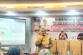 Sumbar bekali guru tentang internet aman untuk anak cegah efek negatif