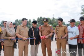 Pj Wako Payakumbuh resmikan jembatan gantung penghubung dua kelurahan
