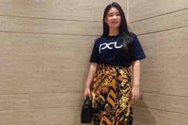 Mahasiswa UK Petra Surabaya kreasikan sarung jadi rok bermotif batik