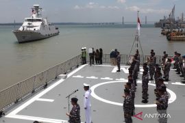 KRI Raden Eddy Martadinata tiba di Surabaya