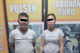 Suami istri di Batubara kompak jualan pil ekstasi