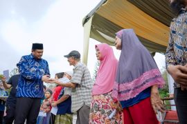 Salurkan bantuan Baznas, Bobby ajak masyarakat terus bayar zakat