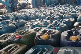 Ditpolairud Polda Sulawesi Tenggara sita 10 ton BBM ilegal solar asal Sulsel