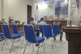Istri Karomani mengundurkan diri menjadi saksi pada suap PMB Unila