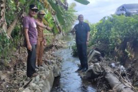 Ketua DPRK Abdya tinjau tanggul rusak akibat banjir