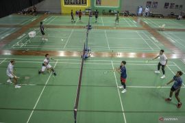 Pebulu tangkis Indonesia bertolak ke turnamen All England 2023 di Birmingham