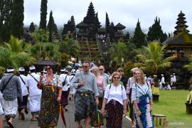 Pemprov Bali ingin Pura Besakih dikelola baik