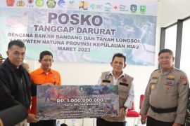 Bahu-membahu menangani bencana longsor di Serasan Natuna