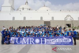 Ketuk "pintu langit", PAN Jatim berangkatkan ratusan kader umroh