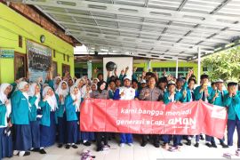 Kampanye cari aman berkendara masuk ke MTs Noor Aini Banjarmasin