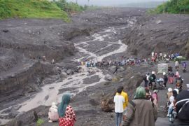 Dampak Lahar Hujan Gunung Semeru Page 1 Small