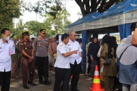 Ibu rumah tangga serbu pasar pangan murah jelang Ramadhan di HSS