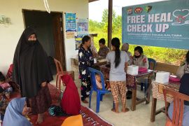 Free health checks to protect student health, minister says