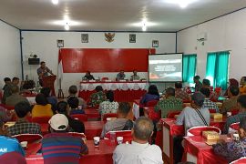 Ikan Arwana jadi ikon Waterfront Taman Alun Kapuas Putussibau