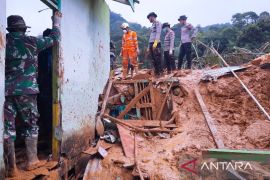 Rilis korban longsor Natuna hari ketiga pencarian, korban meninggal 21 orang dan 33 belum ditemukan
