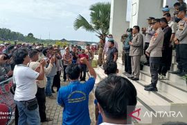 Tuntut pemberantasan narkoba Ratusan masa datangi DPRD Labura