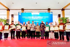 Pemkab Situbondo beri penghargaan OPD/lembaga pendidikan terinovatif