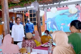 Presiden ajak sejumlah warga makan siang di restoran