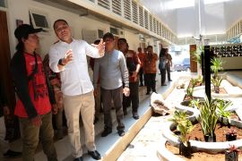 Pemkot Surabaya relokasi puluhan warga kampung 1001 malam