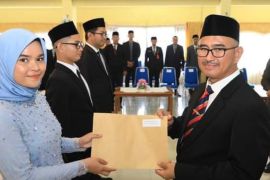 Wali Kota Tarakan serahkan surat keputusan PNS di lingkungannya