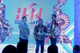 HPN 2023, Direktur Petrogas Terima "PWI Jatim Award"