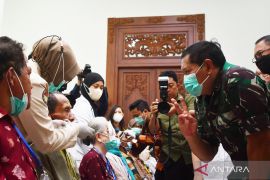 Panglima TNI Tinjau Karya Bakti di Madiun