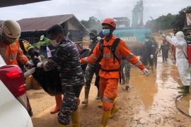 Tim SAR temukan lagi dua jenazah korban  longsor di Natuna