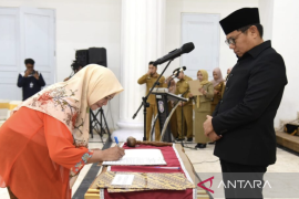 Gubernur Gorontalo : pejabat tidak boleh pamer kekayaan