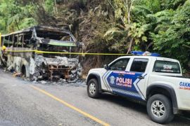 Satu bus penumpang terbakar di Jalan lintas Bukittinggi-Medan
