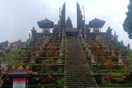 Penyelesaian penataan kawasan Pura Agung Besakih makan waktu 20 bulan