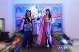 Benang Bintik Carnaval Show tingkatkan rasa cinta masyarakat terhadap produk daerah