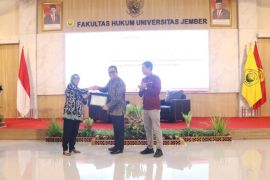 Kemenko Perekonomian beri penghargaan Universitas Jember