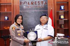 Persatuan pensiunan polisi Johor Malaysia kunjungi Polresta Bukittinggi