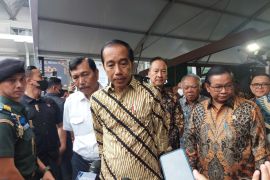Presiden beri sanksi instansi belanja produk impor