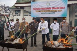Kejari Solok lakukan pemusnahan barang bukti