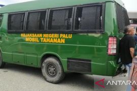 Enam terdakwa kasus di Bank Sulteng tetap tahanan kota