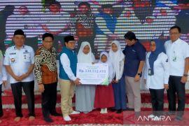 Petani terima santunan dan kartu peserta dari BPJS Ketenagakerjaan