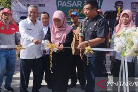 Pemkab Pamekasan tekan harga bahan pokok dengan Pasar Tani Galak