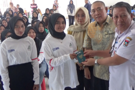 Padang berangkatkan 100 pekerja migran ke Malaysia