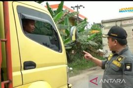 Selain temukan sopir angkutan batu bara nakal, Gubernur Jambi juga kesal tak ada petugas Satpol PP dan Dishub