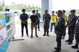 Danlantamal VIII dampingi Koarmada II tinjau Satdik 4 TNI AL