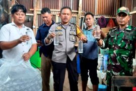 Polisi amankan 3.500 liter minuman keras cap tikus