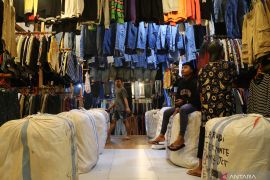 Kapolri perintahkan jajaran usut penyeludupan pakaian bekas impor