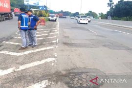 Jasa Marga perbaiki empat titik ruas Jalan Tol Jakarta-Cikampek